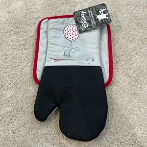 Disney Pooh & Piglet Oversized Oven Mitt and Pot Holder Set